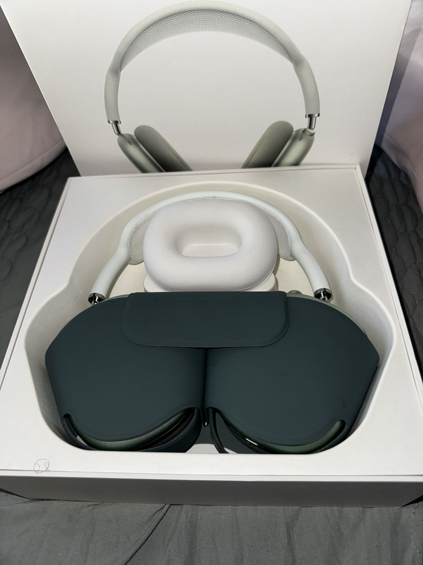 New Apple AirPods Max Wireless Over-Ear Headset - Green