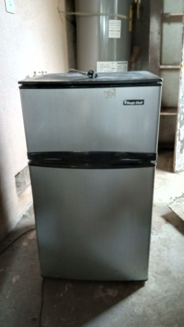 Magic Chef Mini Fridge With Freezer