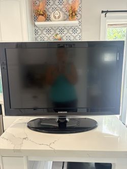 32 Inch Samsung TV 