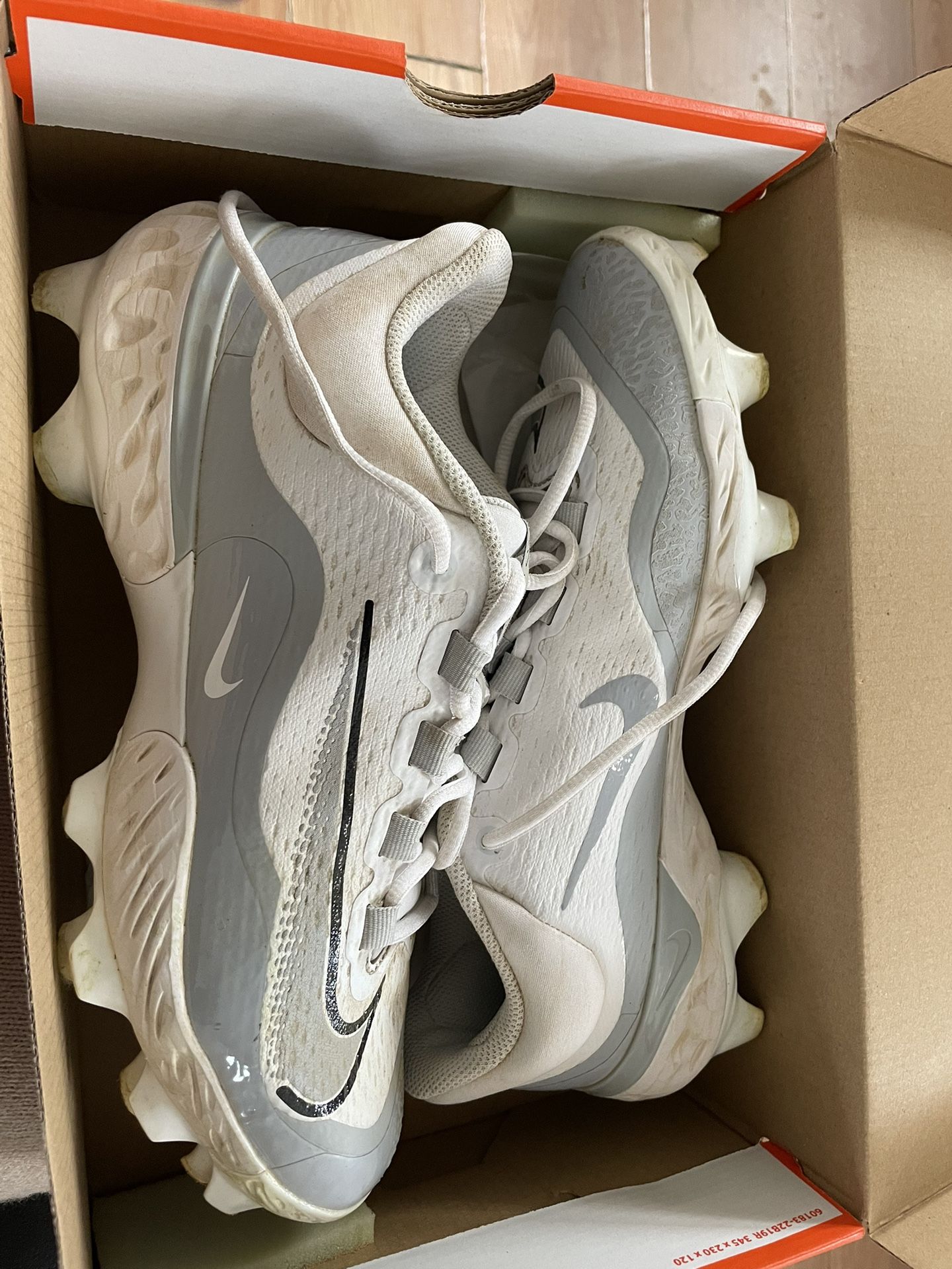 nike baseball cleats size 10 in men’s worn three times.