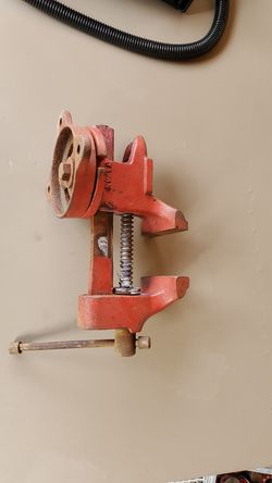 Bench vise