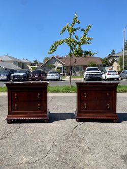 National Mt Airy Bookmatched Mahogany Bedside Chest of Drawers / Nighstand