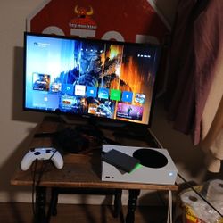Xbox Series S / HyperX Headphones/5tb Xbox Storage / Samsung Curve Screen Monitor 