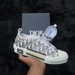 Dior B23