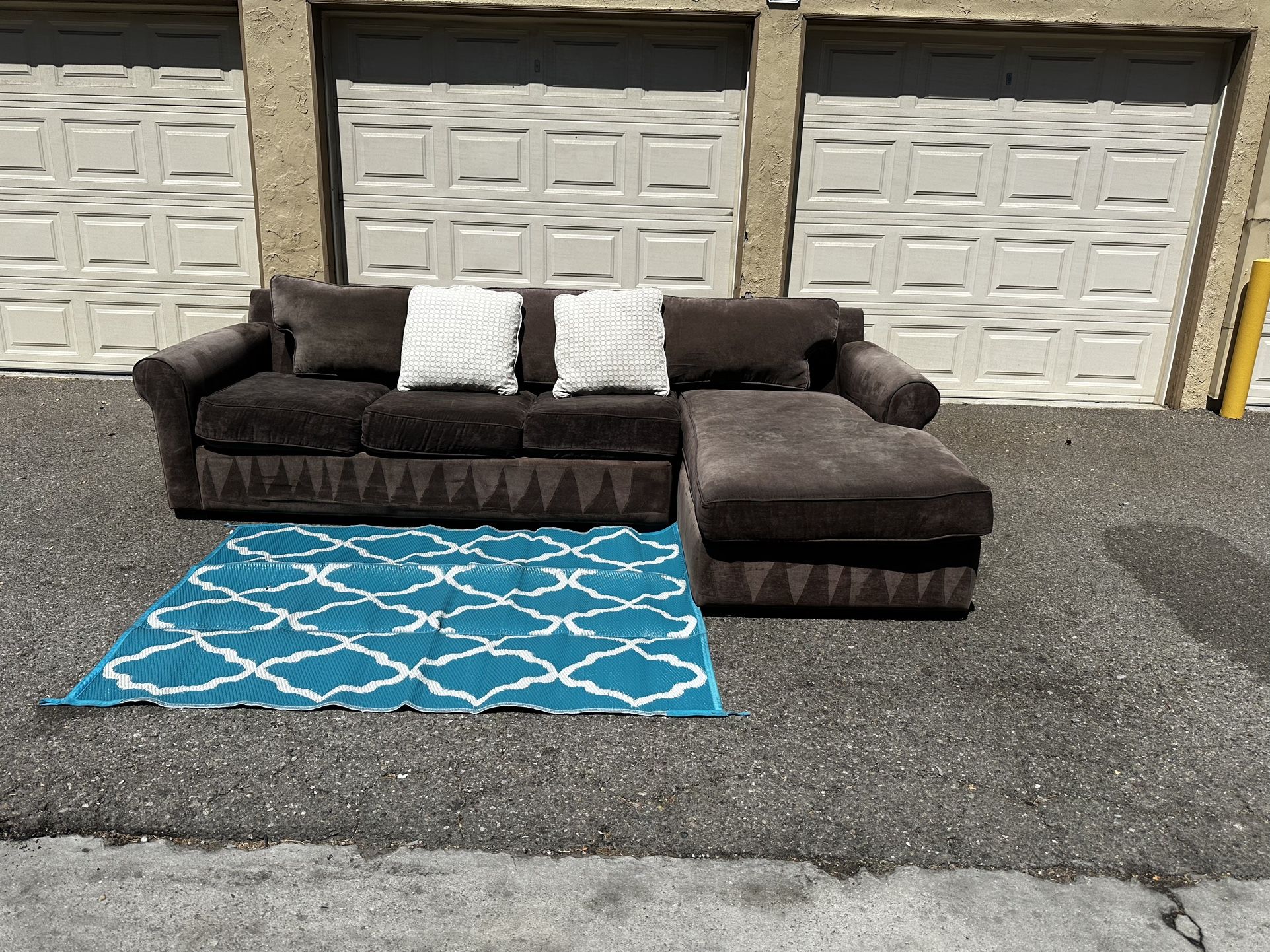 GRAY SECTIONAL COUCH W/ FREE DELIVERY