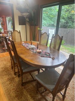Stunning Vintage Classic Drexel Heritage / Repertoire Collection Dining Table