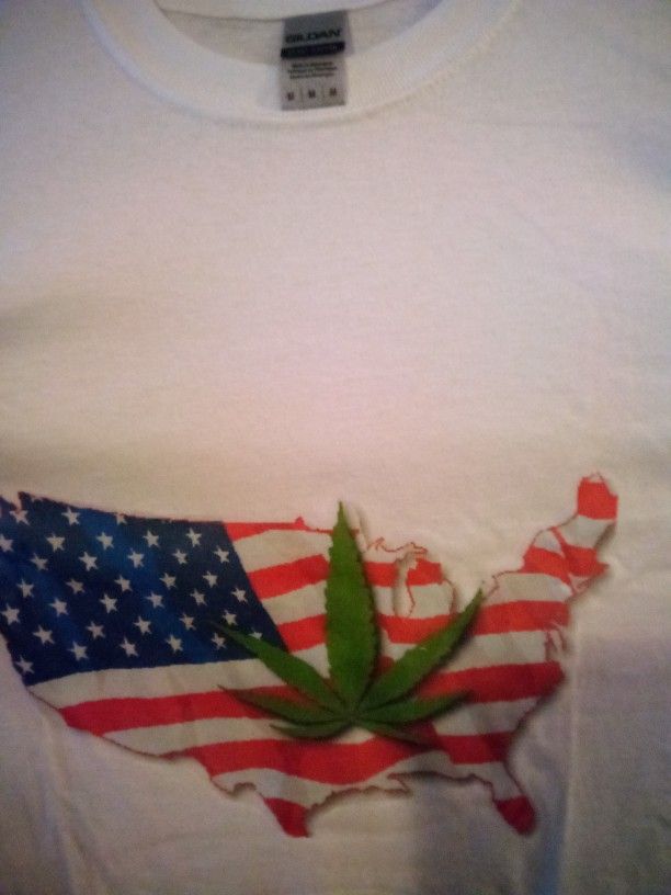 Men's size Medium weed Shirt With Souvenirs