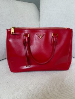 Authentic Prada Red Saffiano Lux Double Zip Galleria Tote – Entrupy COA