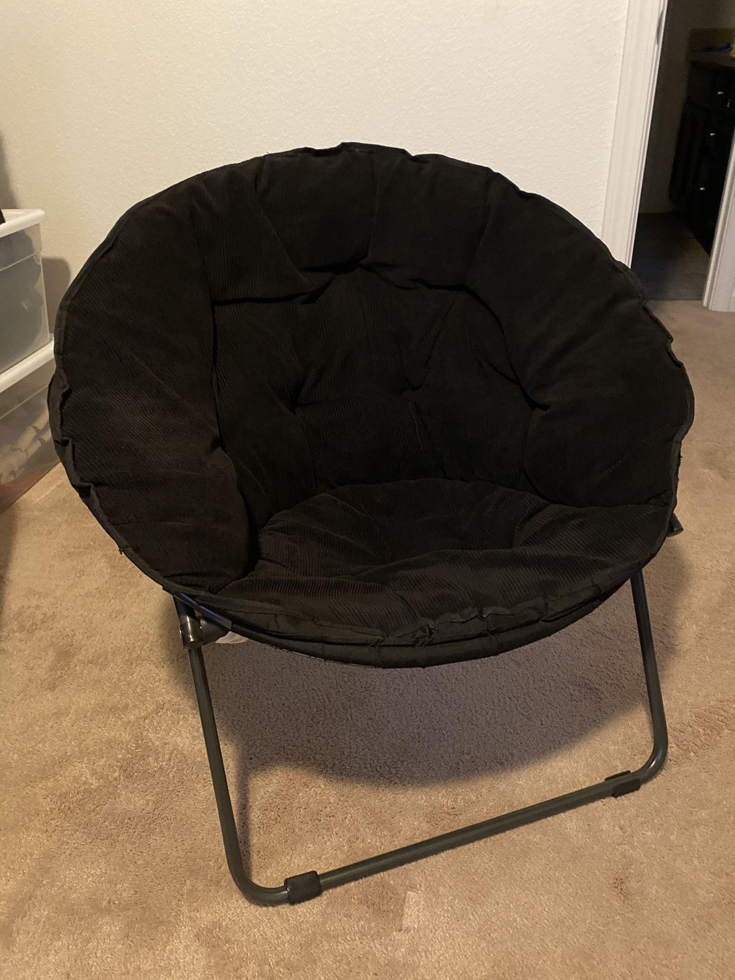 Folding saucer chair