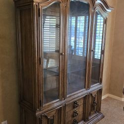 BEAUTIFUL VINTAGE HUTCH CHINA/ CABINET