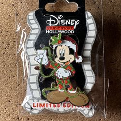Disney DSSH Mickey Mouse Pin Holiday Christmas Pajamas Lights Mistletoe LE 400