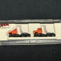Atlas N Scale 1984 Ford Lnt 9000 Tractor Cab Set Orange Two Piece Pieces