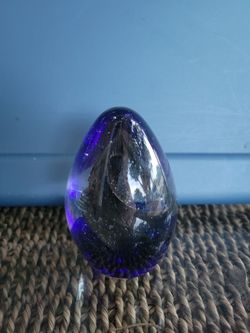 Dynasty Galleries Cobalt Blue Art Glass Egg Paperweight Featuring Gold Dust Inclusions.