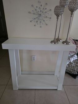 Entrance white table