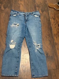 Distressed Light Wash Straight Leg Jeans