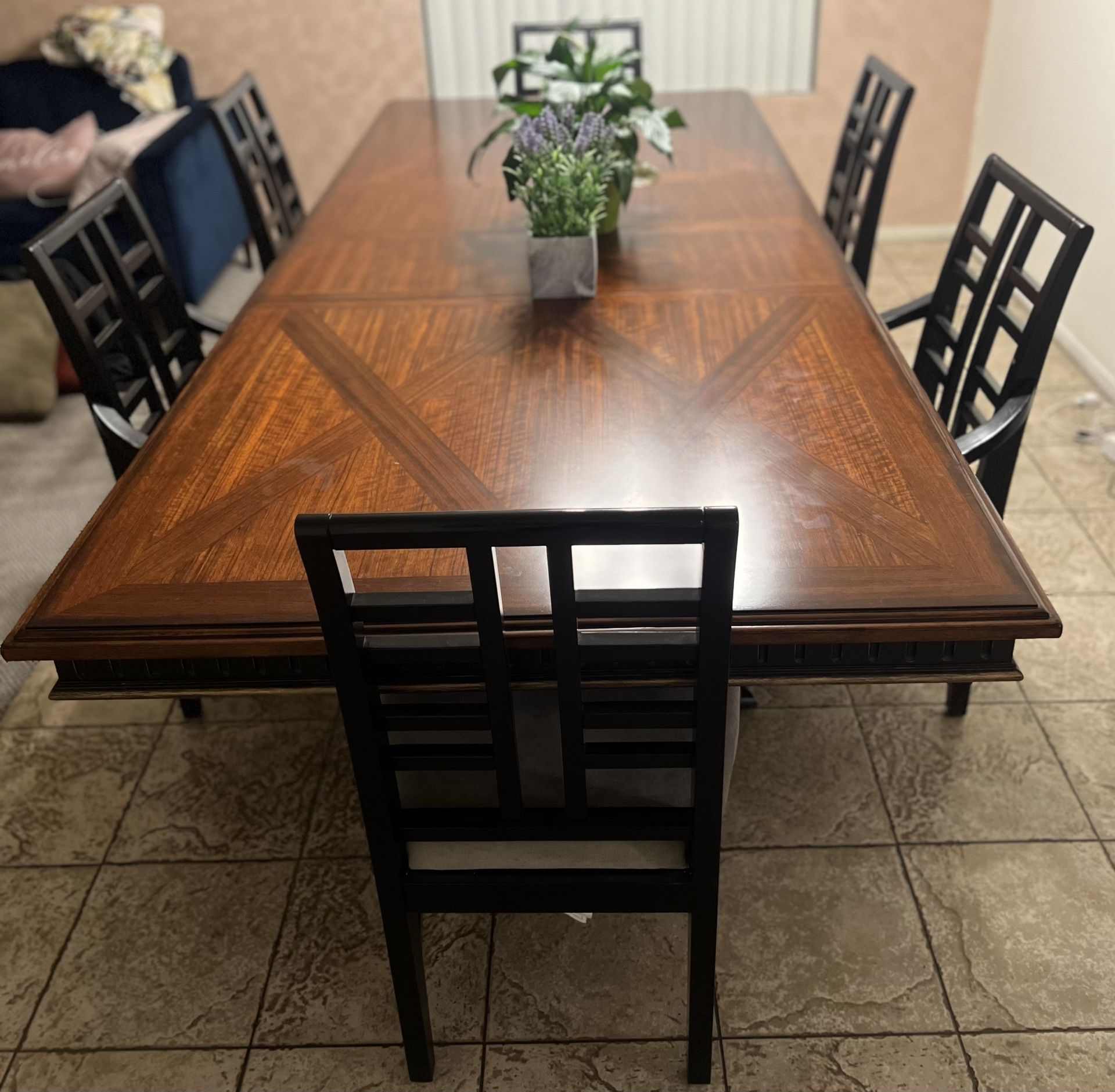 Dining Table W/6 Chairs Included * Expandable Table*