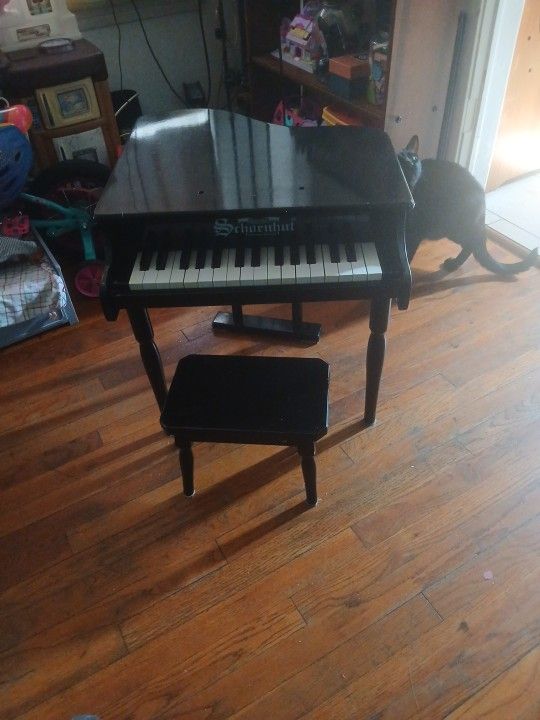 Schoenhut Classic Baby Piano