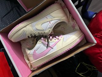 Travis Scott size 8