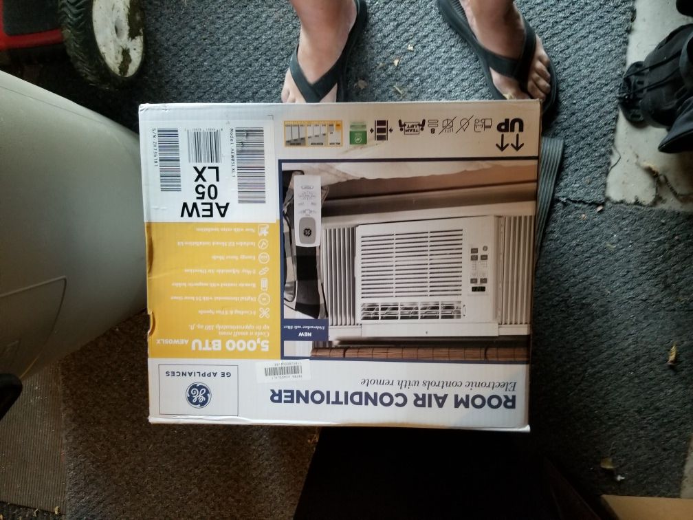 Brand new 5000 air conditioner for window with remote