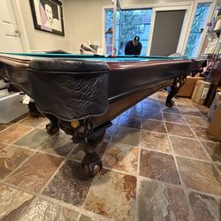 Pool table 8ft ( free delivery & set up & new felt color of your choice )