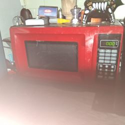 700 Watt Red Microwave