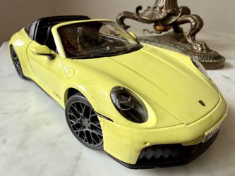 Maisto 1/18 Porsche 911 Targa 4 GTS (992.2) Diecast