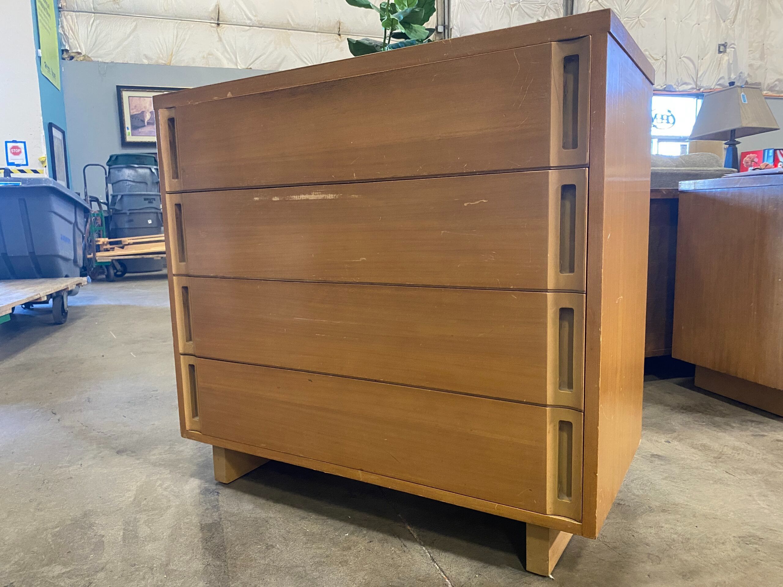 RED LION TABLE CO. Light Wood 4 Drawer Dresser with Recessed Handles