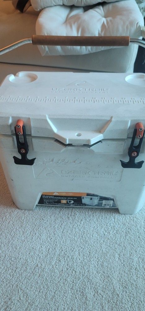 4 COOLERS FOR 1 PRICE, Ozark Trail 26 Quart Cooler, Also 3 Additional Coolers Included. See Additional Pic 