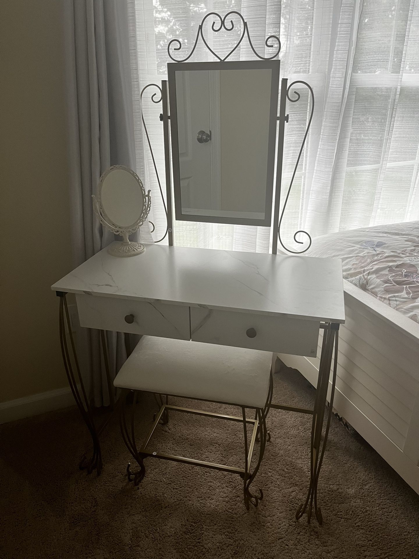 New Makeup Vanity Set