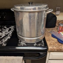 60 Quarts. Steamer Pot Tamale Pot ( Vintage )
