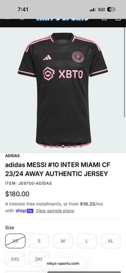 Size medium authentic 10/10