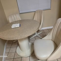 Kitchenette  With 3 Chairs