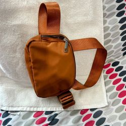 $12 Bonita Bolsa 
