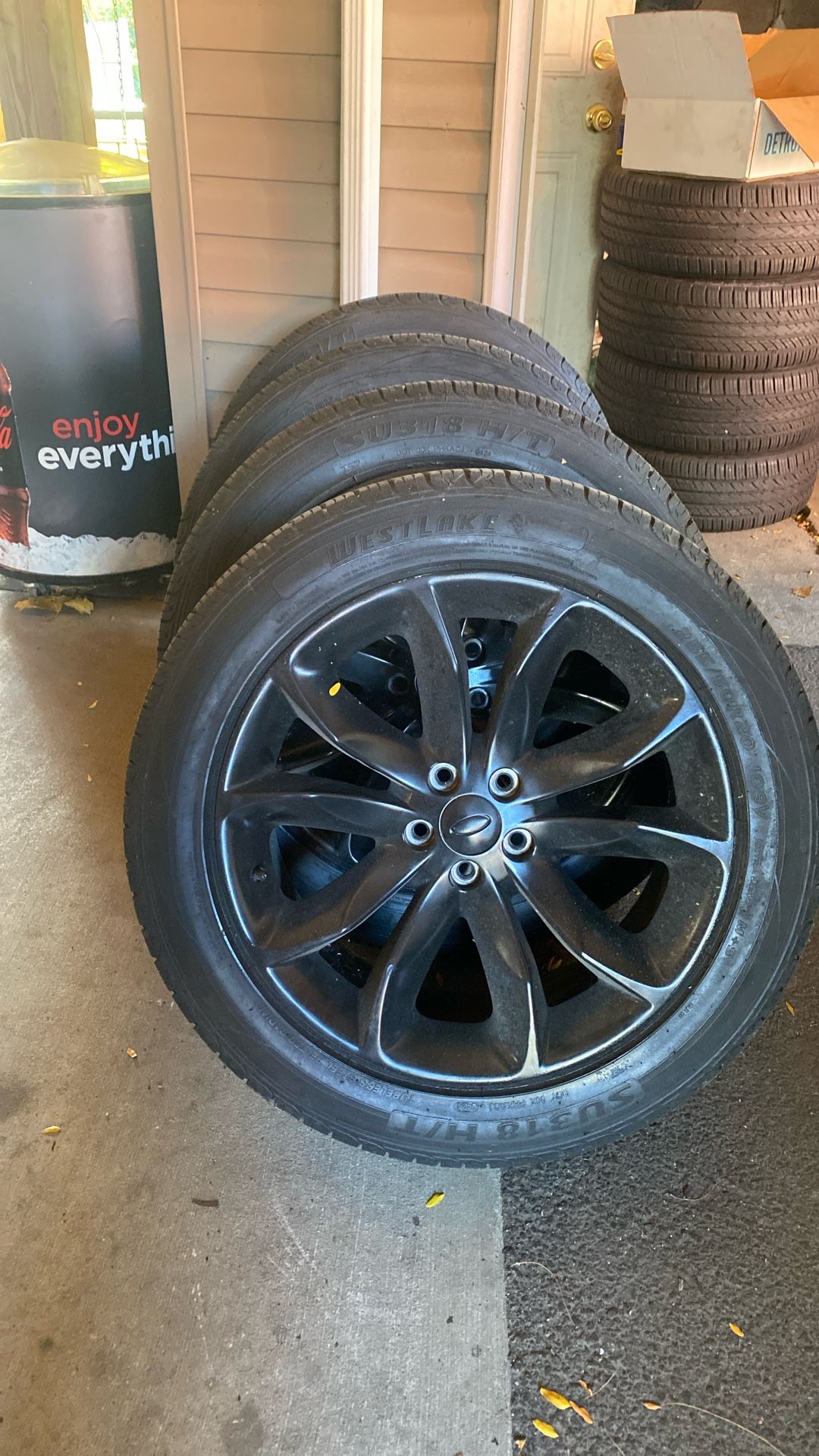 The Set Of Tires And Rims It Came Off Of A 2014 Ford Ford Explore Tires Very Good Condition