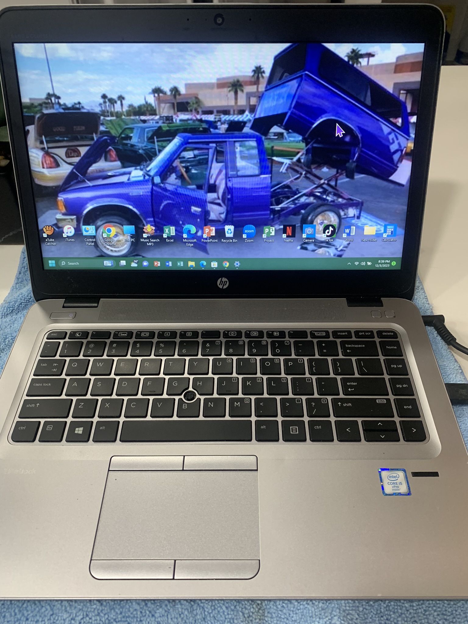 i5…i5…HP -ELITEBOOK  7 GENERATION  PHOTOSHOP and MICROSOFT build On  07/28/2022….128.0 GB SSD  ( Capacity  ) ..8.0 GB RAM . READY FOR CLASSES