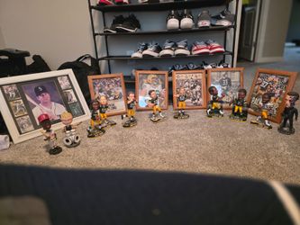 Collectable pics..cards..bobbleheads