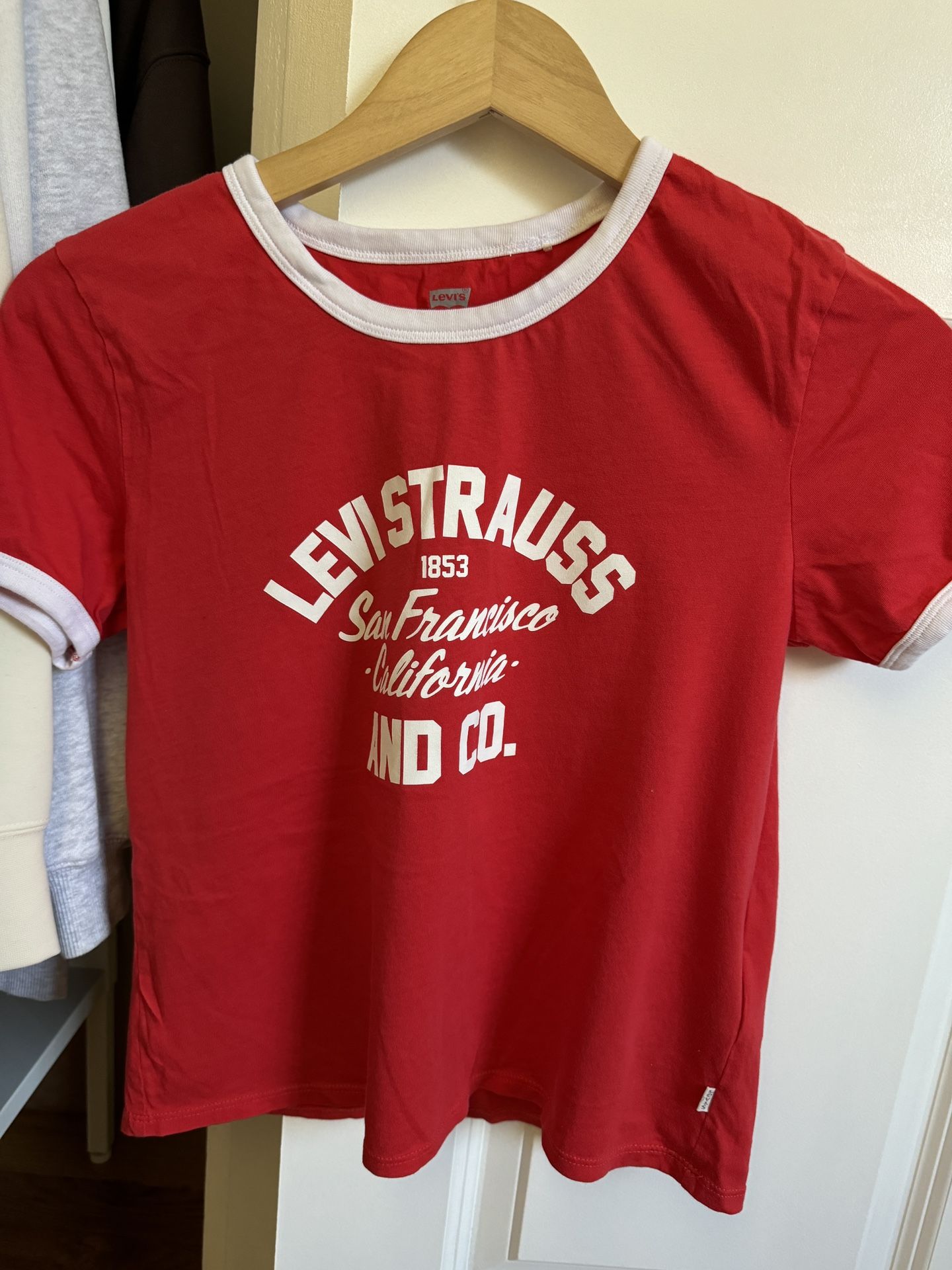 Levi’s red shirt XS