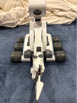 NEW Robot toy