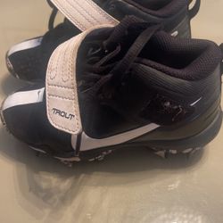 Boys trout Baseball Cleats