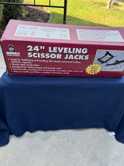 Leveling Scissor Jack 1