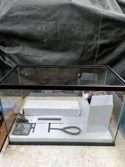 10 gallon tank new also comes with metal stand