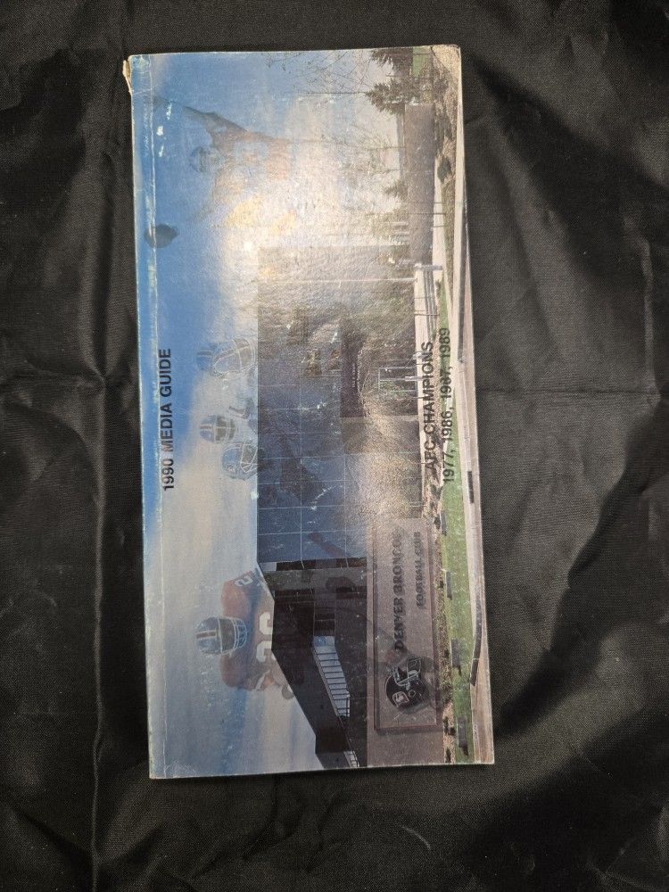 1990 Denver Broncos Media Guide