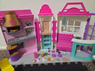 Barbie Cook 'n Grill Restaurant
Visit Playset with 30+ Pieces