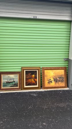 Many paintings for sale .muchas pinturas a la venta