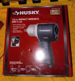 Husky half inch impact wrench 800 ft - lbs