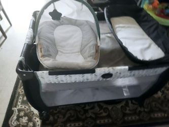 Graco Pack 'N Play Care Suite