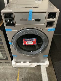 Crossover WHLFP817MC2 Commercial Front Load Washing Machine (Open-Box / Scratch & Dent)