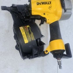 LIKE NEW DEWALT PNEUMATIC SIDING AND FENCING NAILER 190$