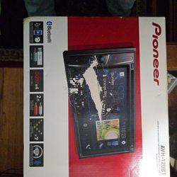 Pioneer Double DIN Touch Screen Stero With Bluetooth Audio  Brand New