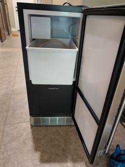 Edgestar 15" wide under counter ice maker